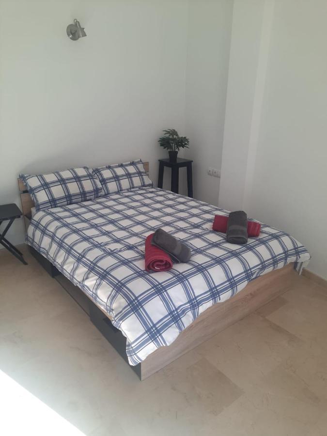 Seashape Apartment In Манилва Екстериор снимка
