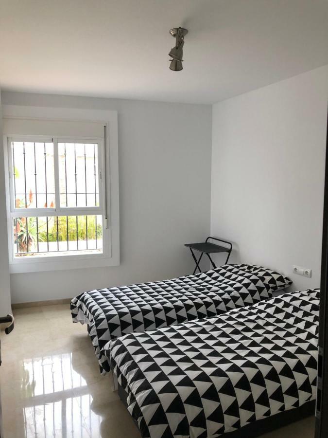 Seashape Apartment In Манилва Екстериор снимка