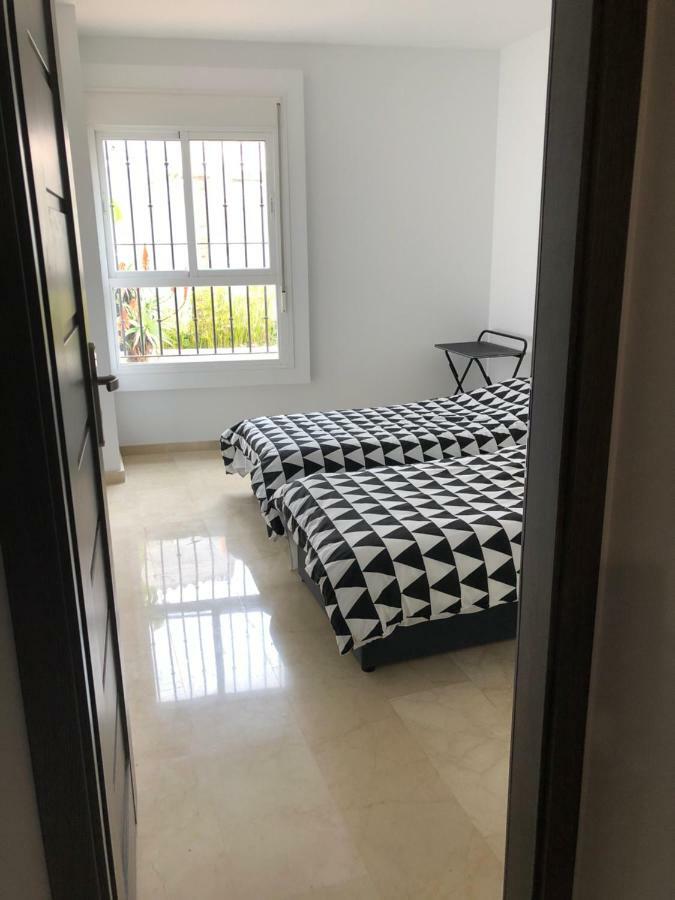 Seashape Apartment In Манилва Екстериор снимка
