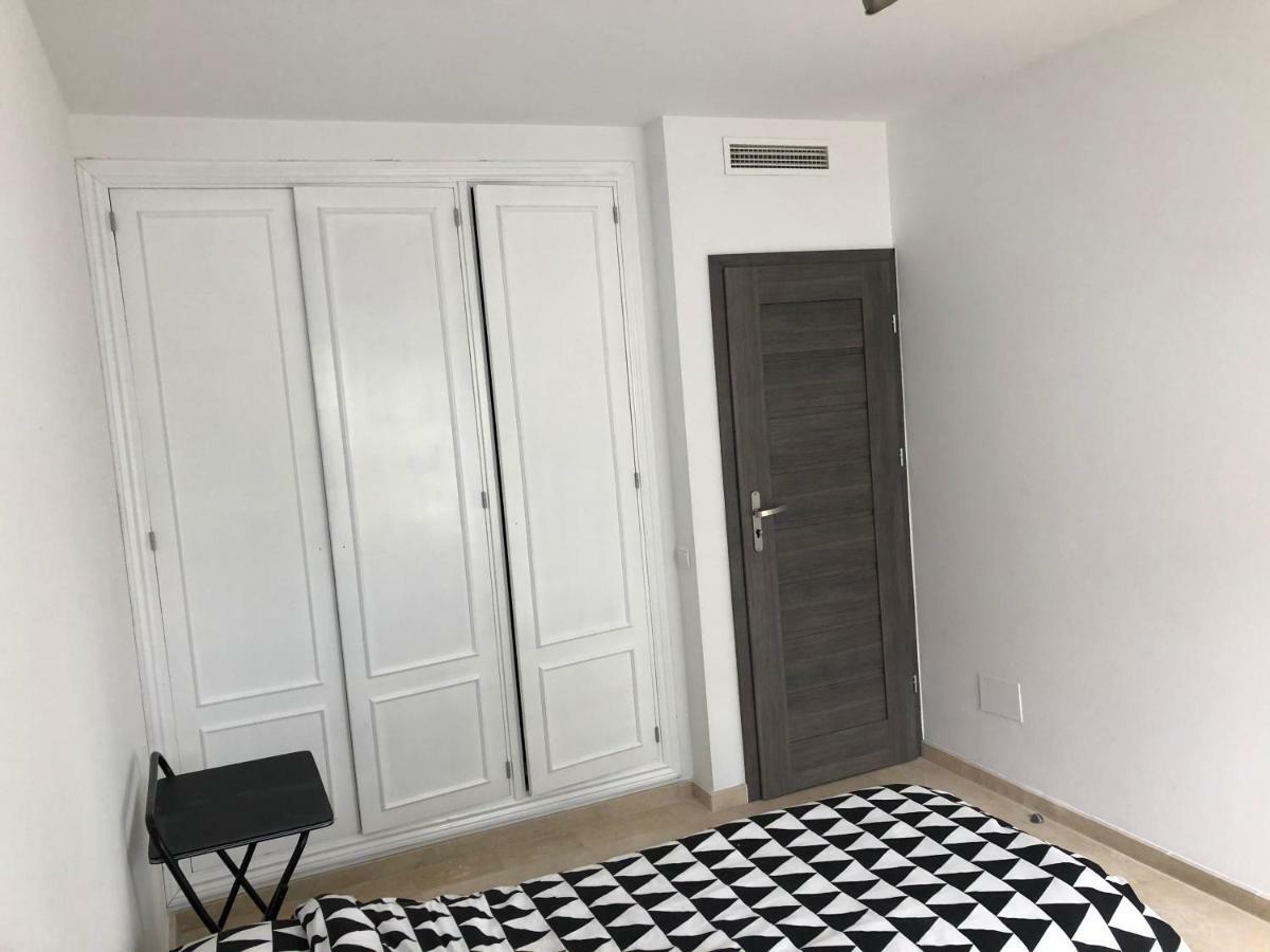 Seashape Apartment In Манилва Екстериор снимка