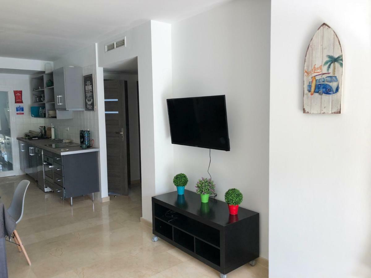 Seashape Apartment In Манилва Екстериор снимка